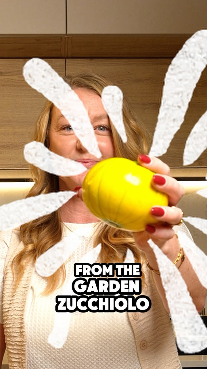 🌞 Grown under the sunny skies of Southern Spain, Zucchiolo would be your next healthy obsession! Versatile enough to enjoy fresh or cooked… Stay tuned to discover more! 🌱✨ #HealthyEating #FreshFlavors #StayTuned #zucchiolo #fyp

🌞 Cultivado bajo los soleados cielos del sur de España, Zucchiolo será tu próxima obsesión saludable. Lo suficientemente versátil como para disfrutarlo fresco o cocinado... ¡Sigue atento para descubrir más! 🌱✨